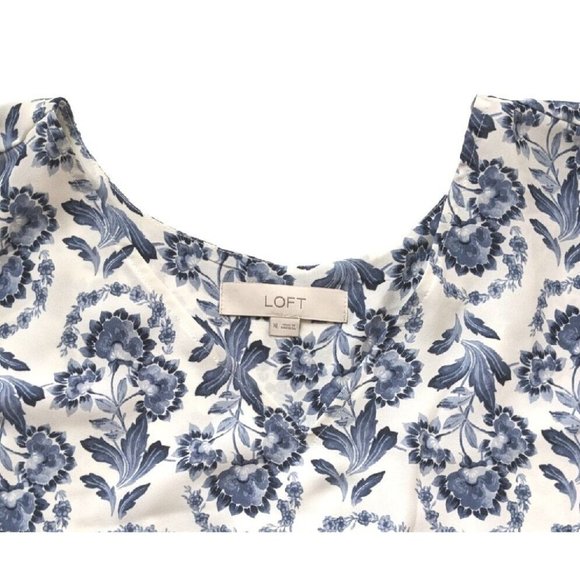 Ann Taylor LOFT Women's Top Size XL Blue and White Floral FLOWY Relaxed Fit b6 - Picture 7 of 11